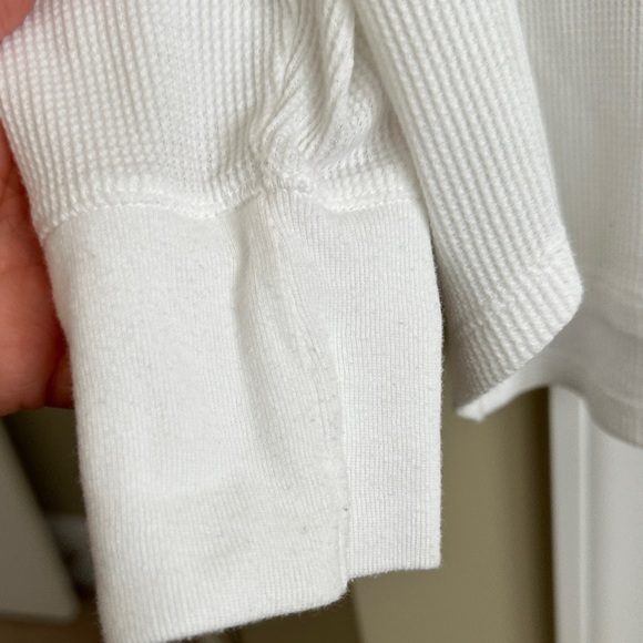 GAP -Bundle: White, Olive, and Gray Long Sleeve Tops - Picture 8 of 16